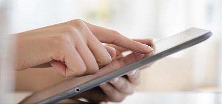 Customer viewing aviation industry news on a tablet
