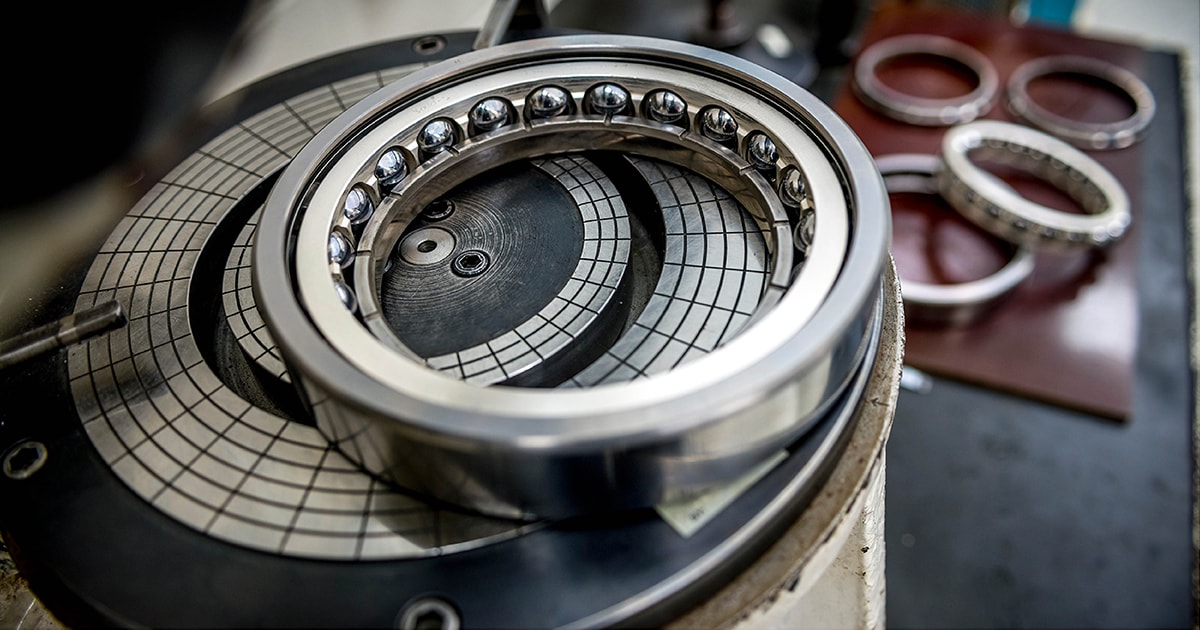 Jet engine oil system, part 2 ExxonMobil aviation