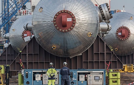 Rotterdam Refinery Expansion construction with consturction workers