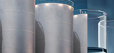 Extra heavy neutral base stocks are used for engine oil, marine oil, greases, industrial gear oil and automotive gear oil.