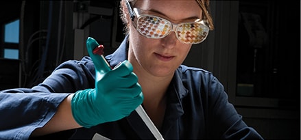Signum Marine Fuels and Lubricant Analysis engineer testing lubricant