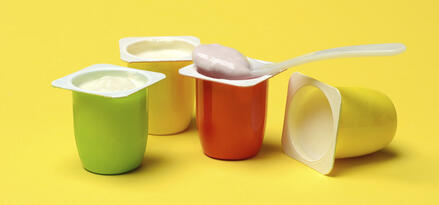 Red and yellow petri dishes