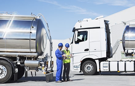 driver fueling with engineer